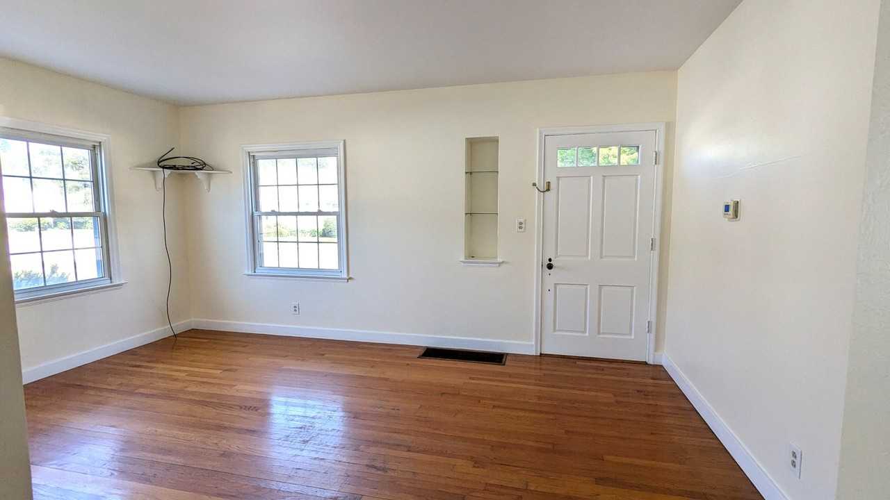 1383 Montague Ave - Photo 2 of 14