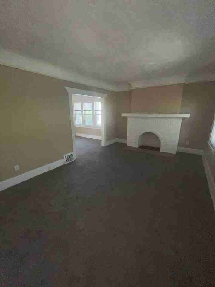 2645 W Grand - Photo 3 of 18