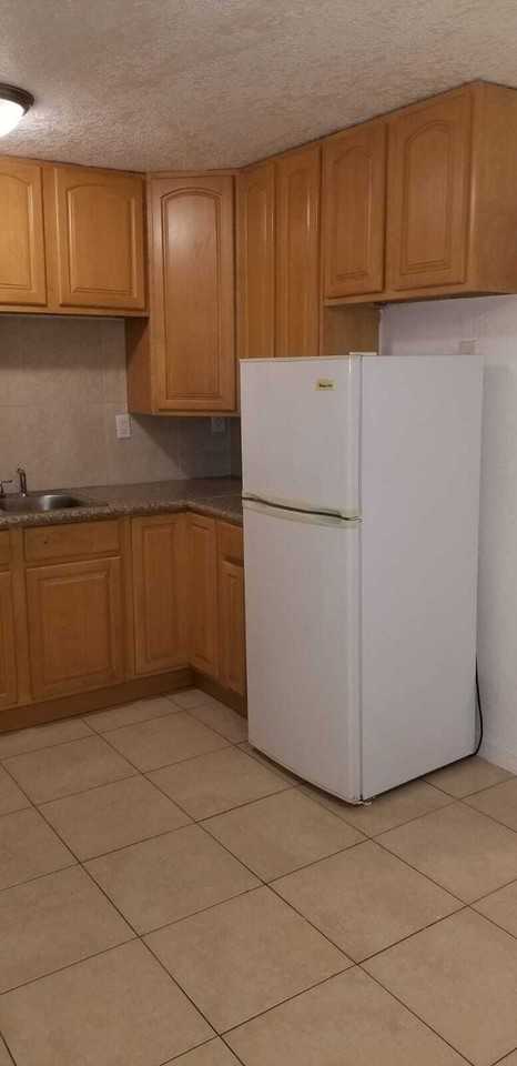 090-1126 SW 15th Terr - Photo 3 of 24