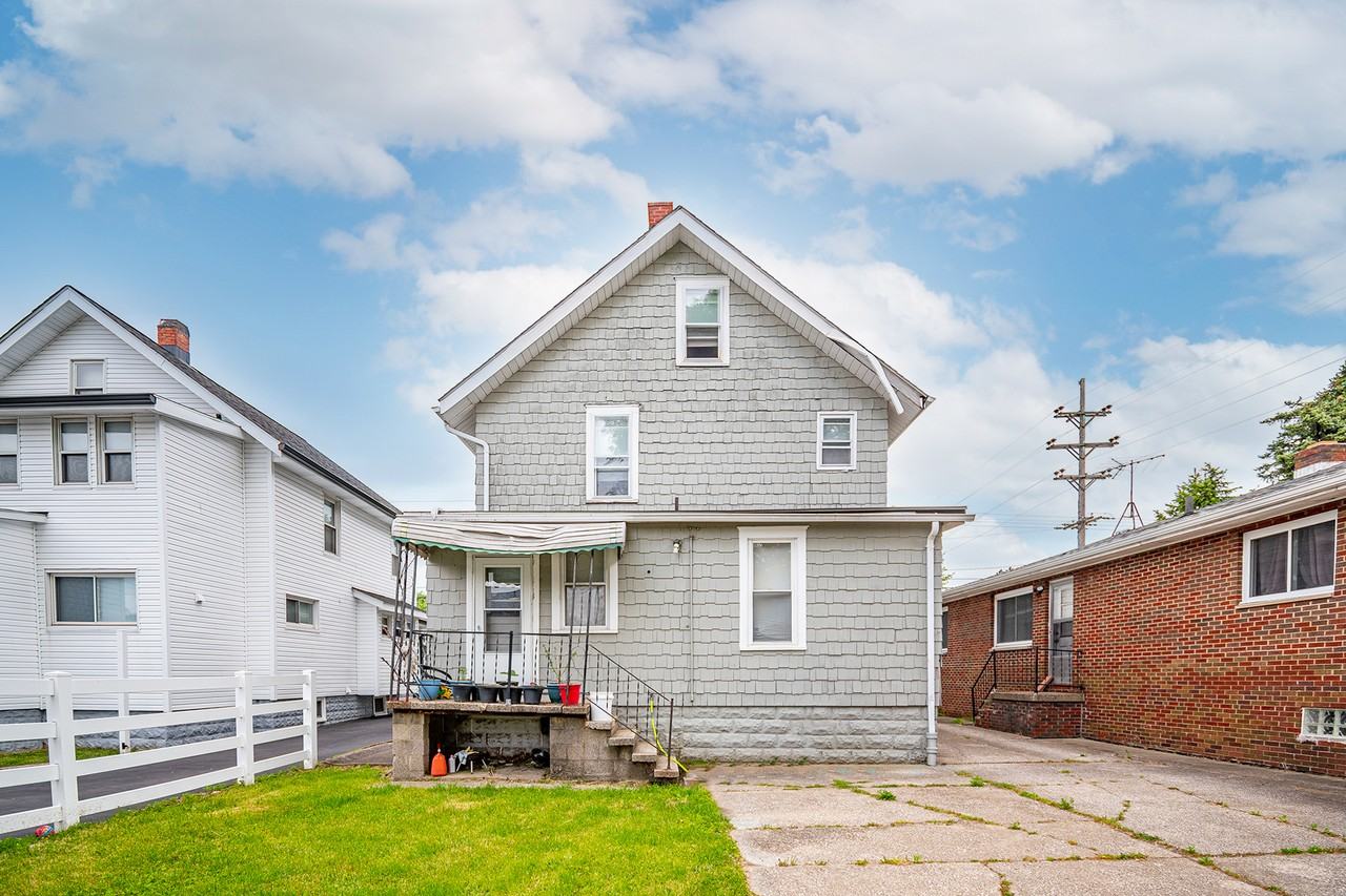 402 East York Street - Photo 3 of 27