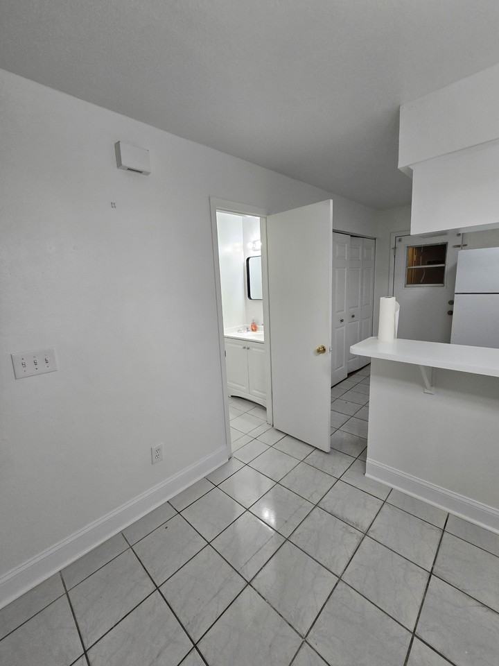 6780 121st Ave #8 - Photo 3 of 36