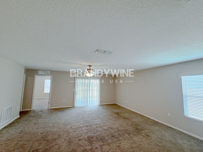 1826 James Madison Ct - Photo 3 of 14