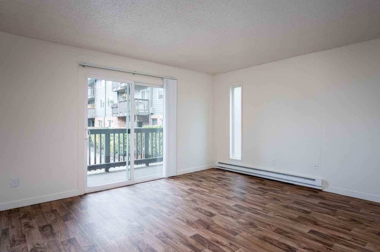 Creston Villa - Photo 7 of 38