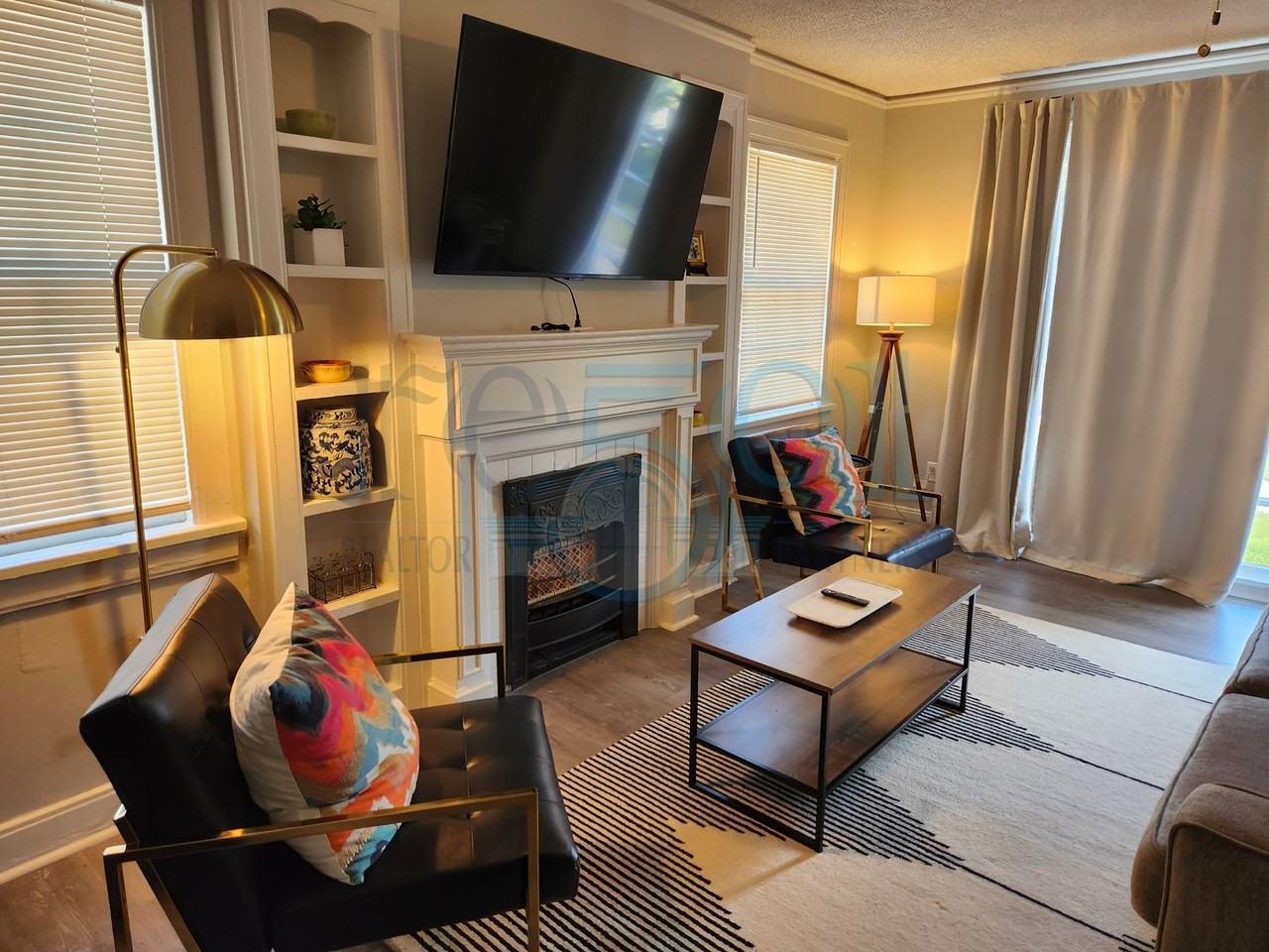 300 S. Valentine - Photo 3 of 34