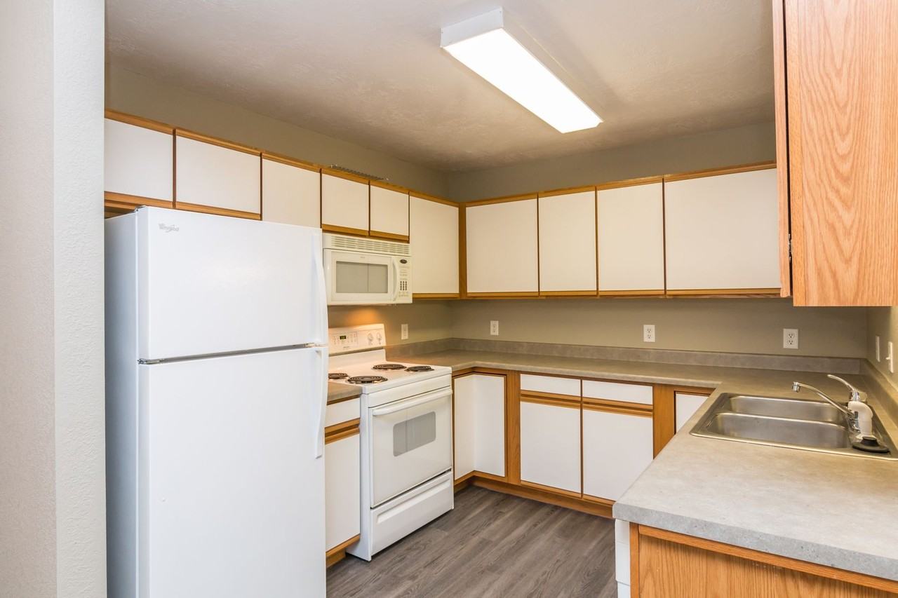 Village Square Apartments - Photo 3 of 12