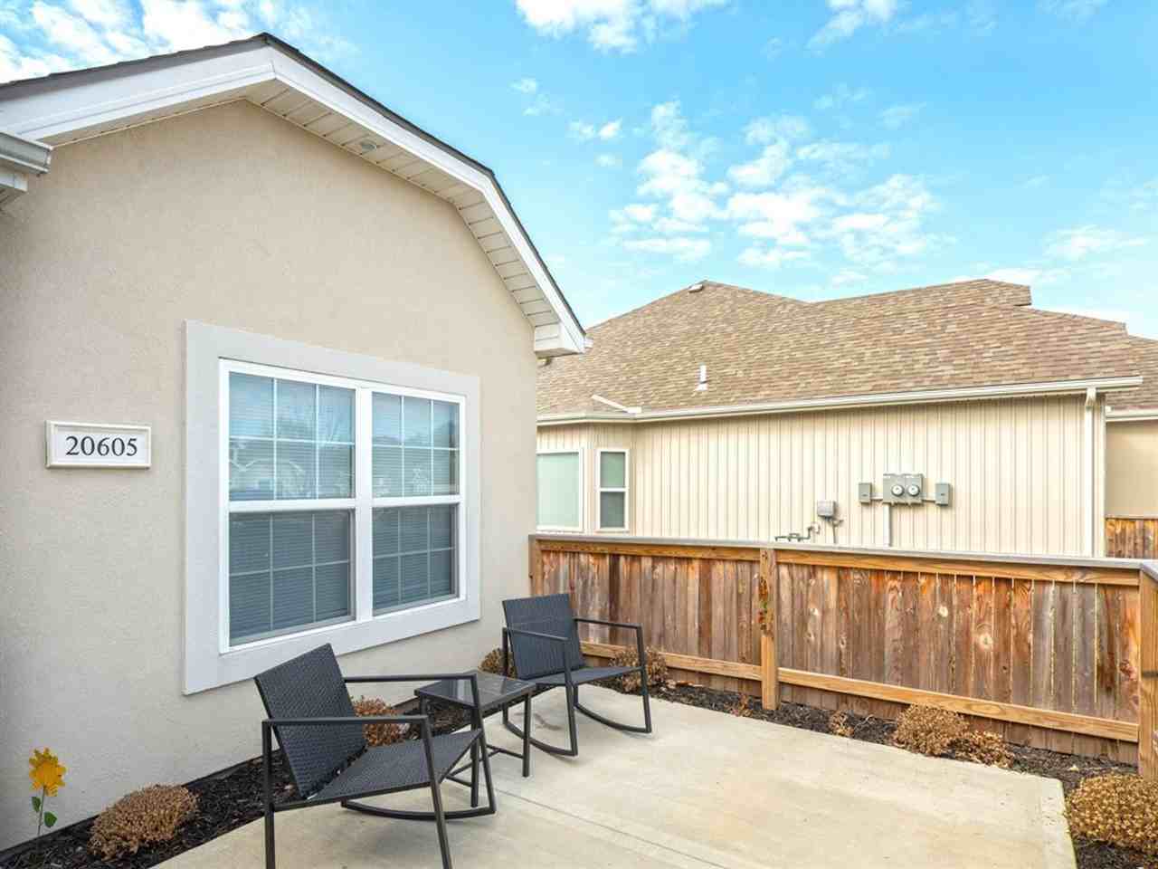 Peregrine Valley Duplexes - Photo 5 of 20