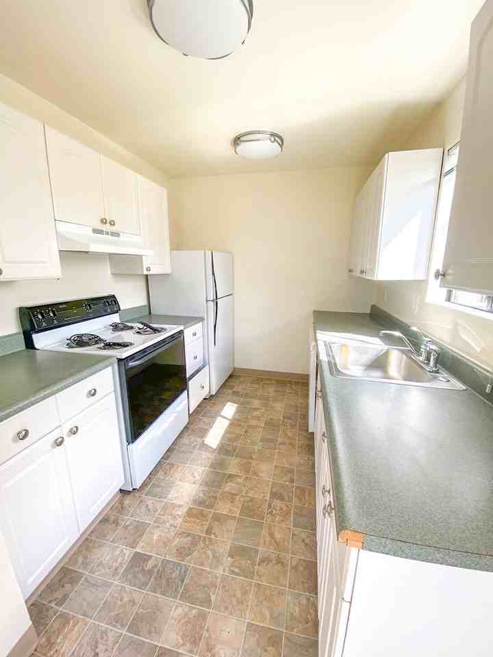 Crestwood Apartments - Photo 4 of 28