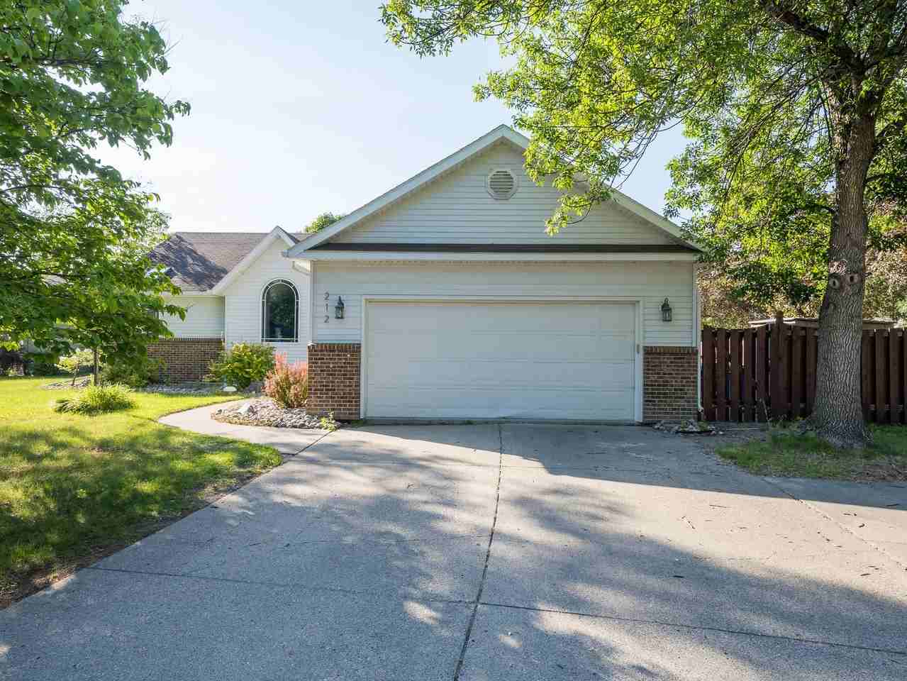 212 Windward Hills Ave - Photo 2 of 21