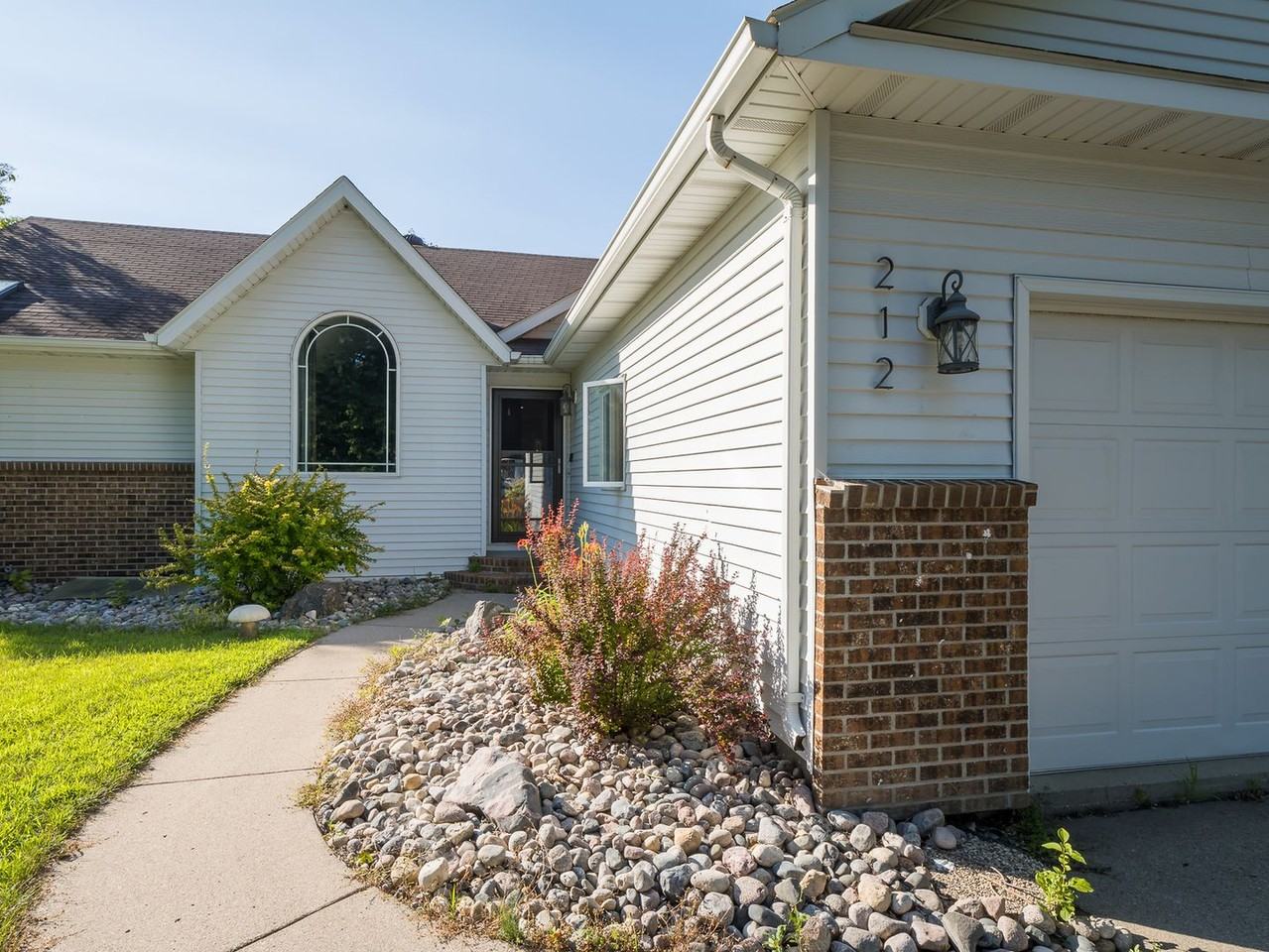 212 Windward Hills Ave - Photo 3 of 21