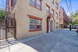 Belmar - Vintage Studios & 1BRs — From $999 in NW Portland’s Alphabet District - Photo 1 of 1