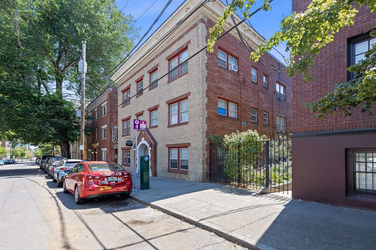 Belmar - Vintage Studios & 1BRs — From $999 in NW Portland’s Alphabet District - Photo 6 of 29