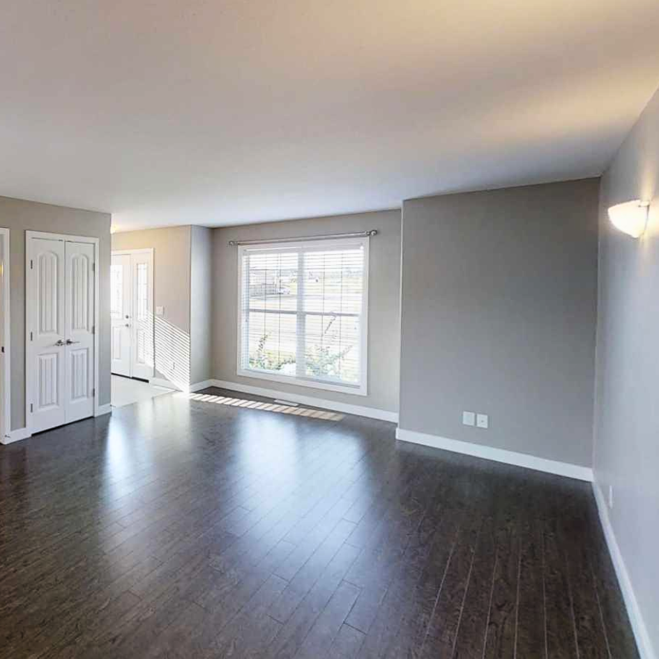 8823 96 Ave - Photo 4 of 15