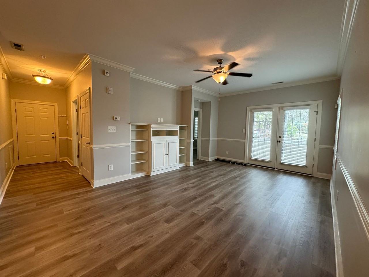 321 Gallery Dr - Photo 3 of 8