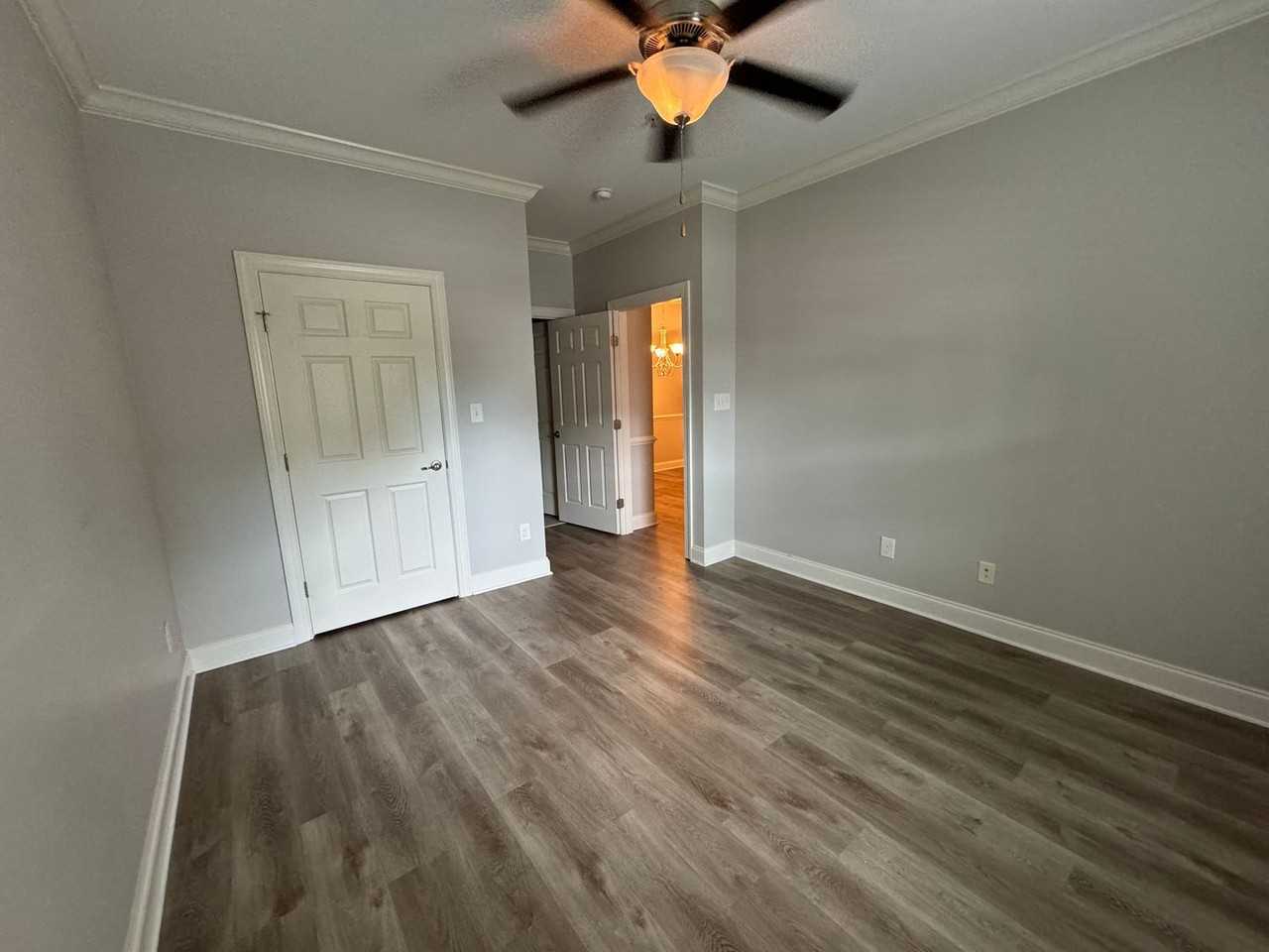 321 Gallery Dr - Photo 5 of 8