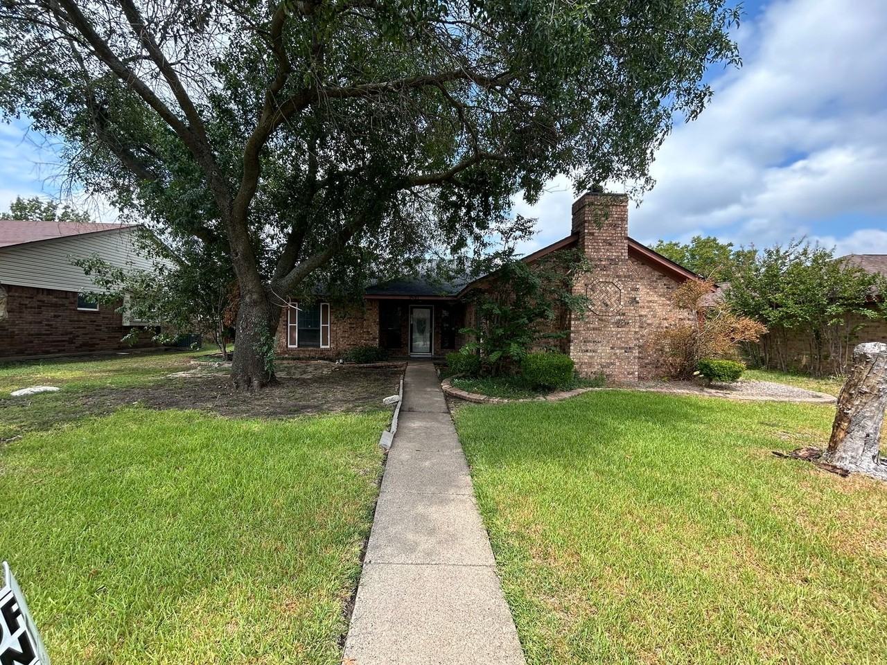2521 Dillon Dr - Photo 2 of 11