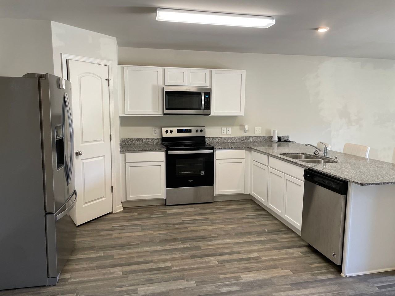 1501 Robins Nest Dr - Photo 4 of 29