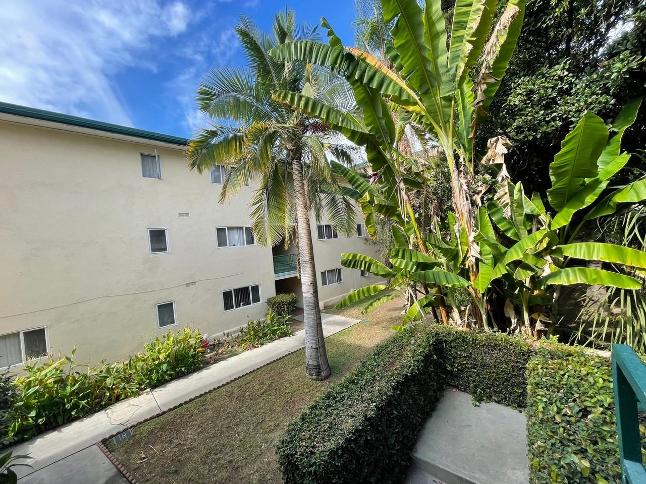 STUNNING APARTMENT IN A GREAT LOCATION! PARKING INCLUDED, A/C - Photo 7 of 10