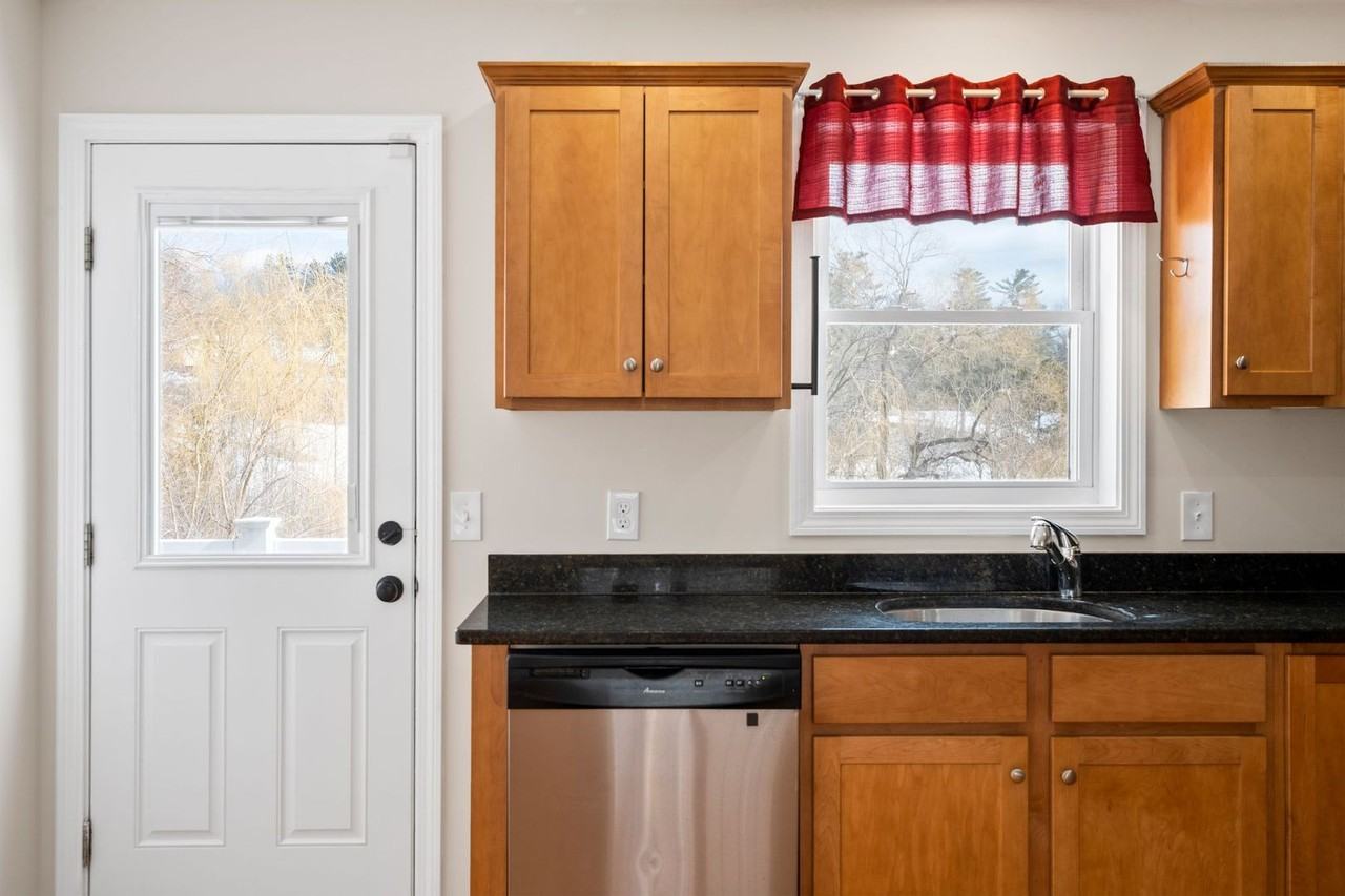 Amy's Commons - Photo 4 of 24