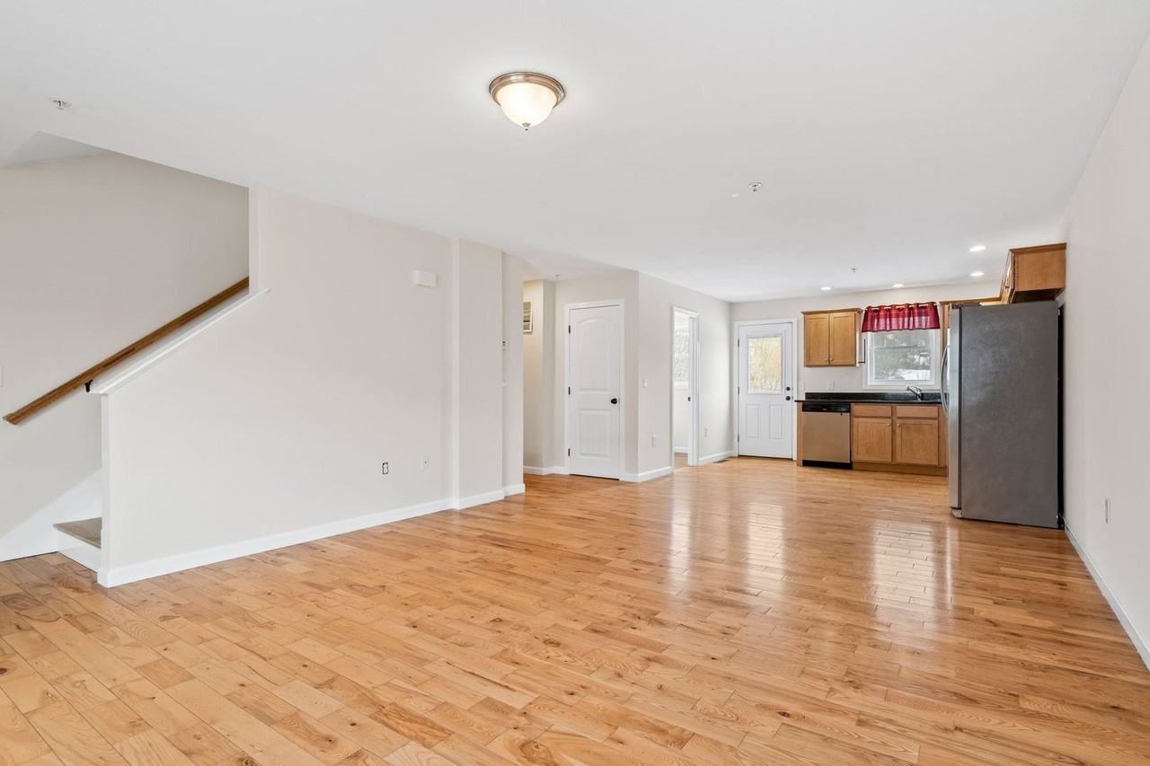 Amy's Commons - Photo 5 of 24