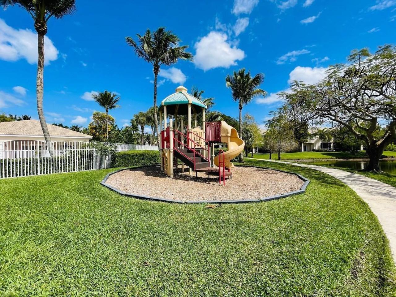 4855 Palmbrooke Cir - Photo 3 of 50