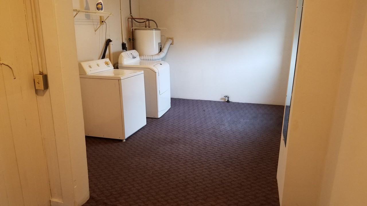 510 1/2 N Bridge St - Photo 2 of 7