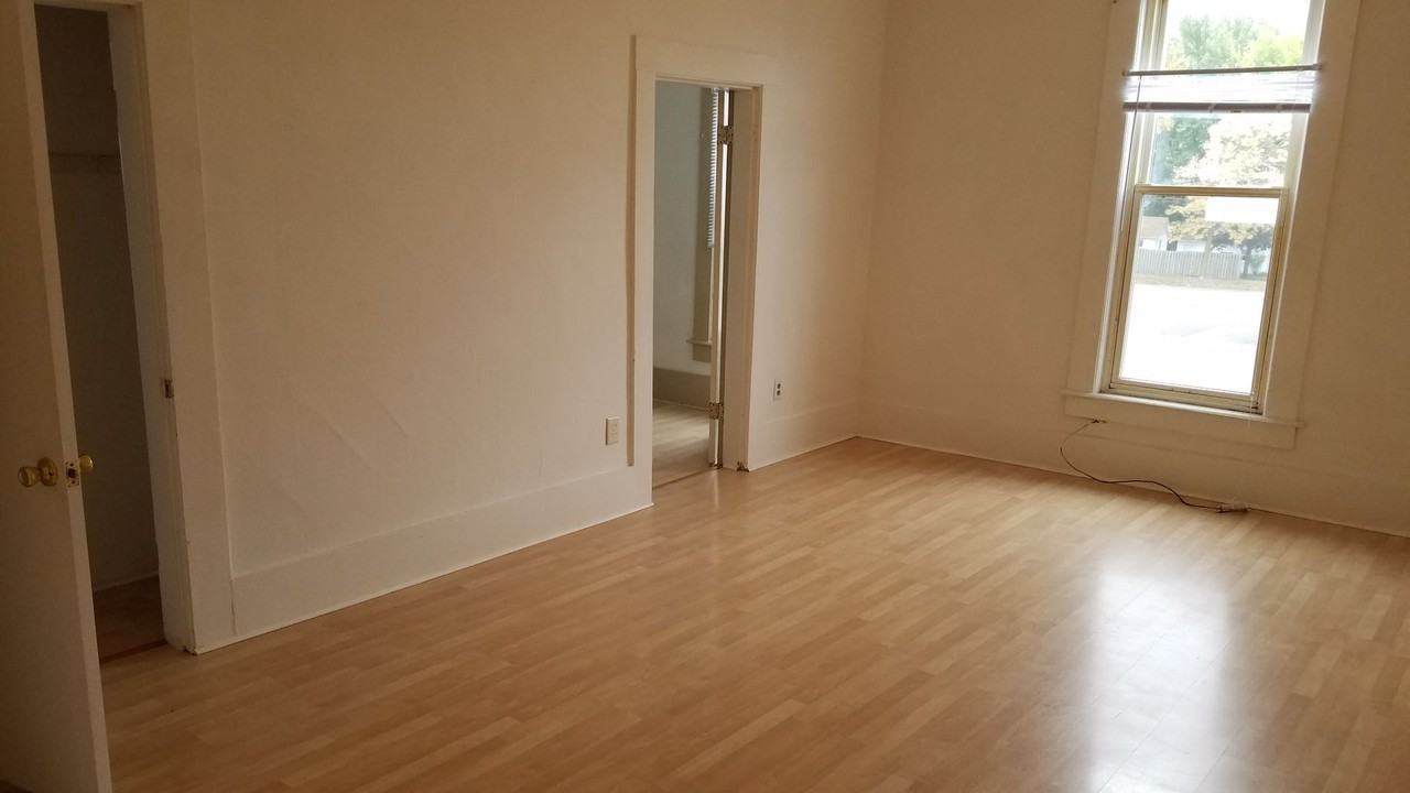 510 1/2 N Bridge St - Photo 3 of 7