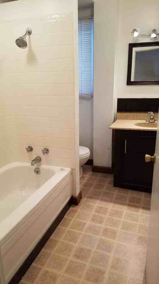 510 1/2 N Bridge St - Photo 5 of 7