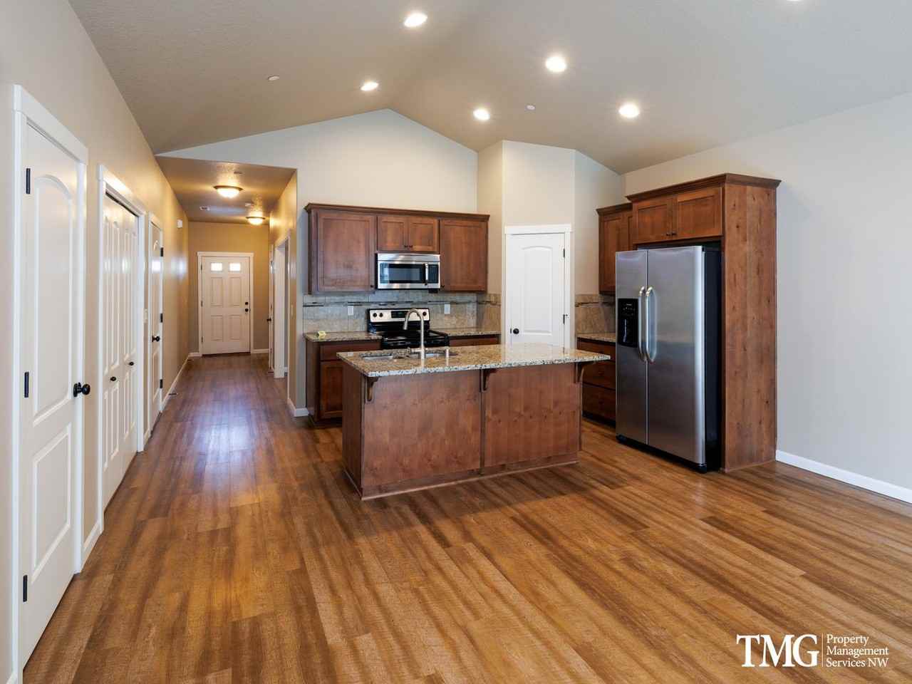 8223 Ne 20th St - Photo 2 of 19