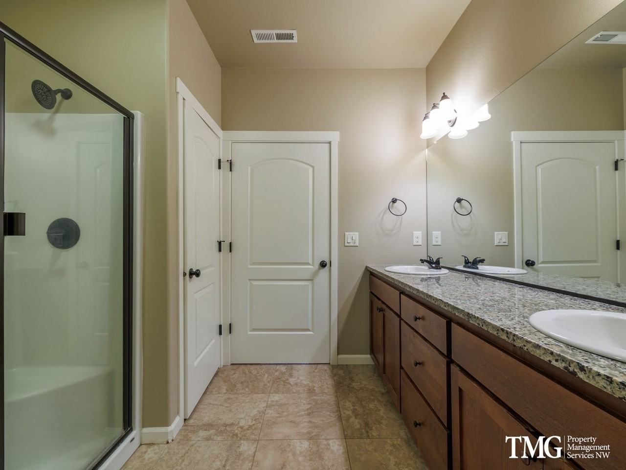 8223 Ne 20th St - Photo 7 of 19