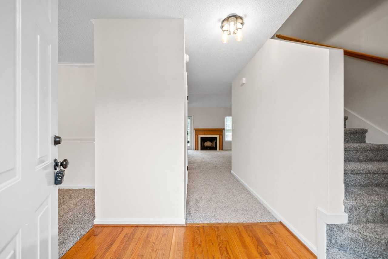 3437 Eastwood Dr - Photo 4 of 34