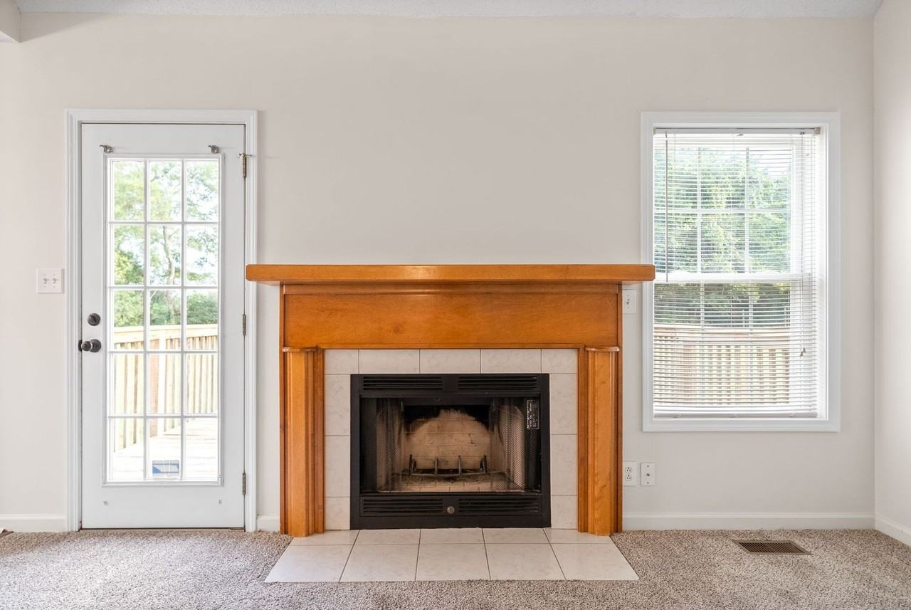 3437 Eastwood Dr - Photo 6 of 34