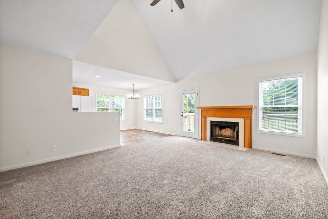 3437 Eastwood Dr - Photo 7 of 34