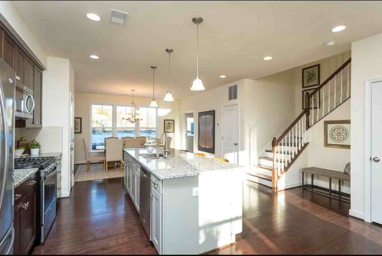 253 Council St - Photo 3 of 18