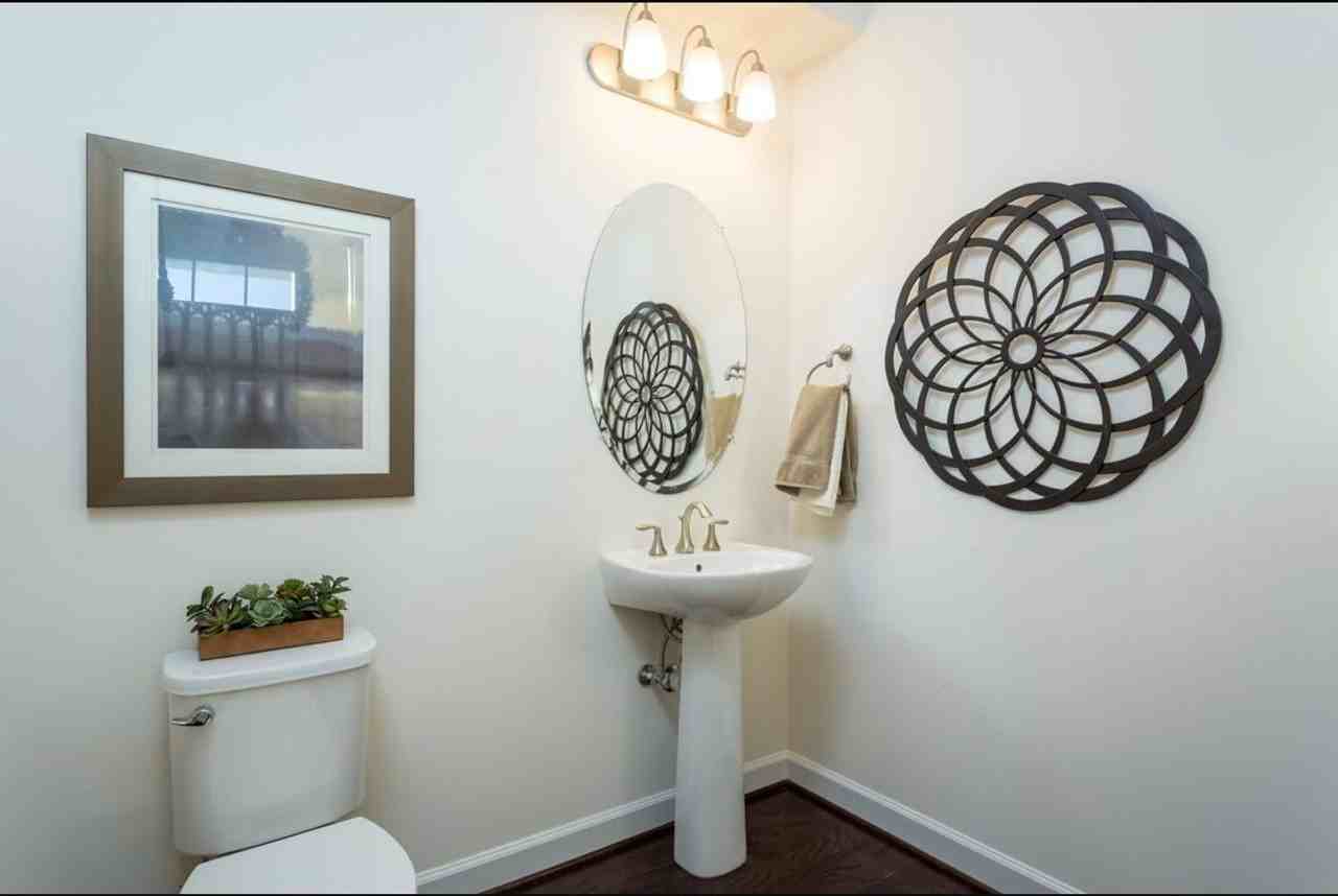253 Council St - Photo 5 of 18