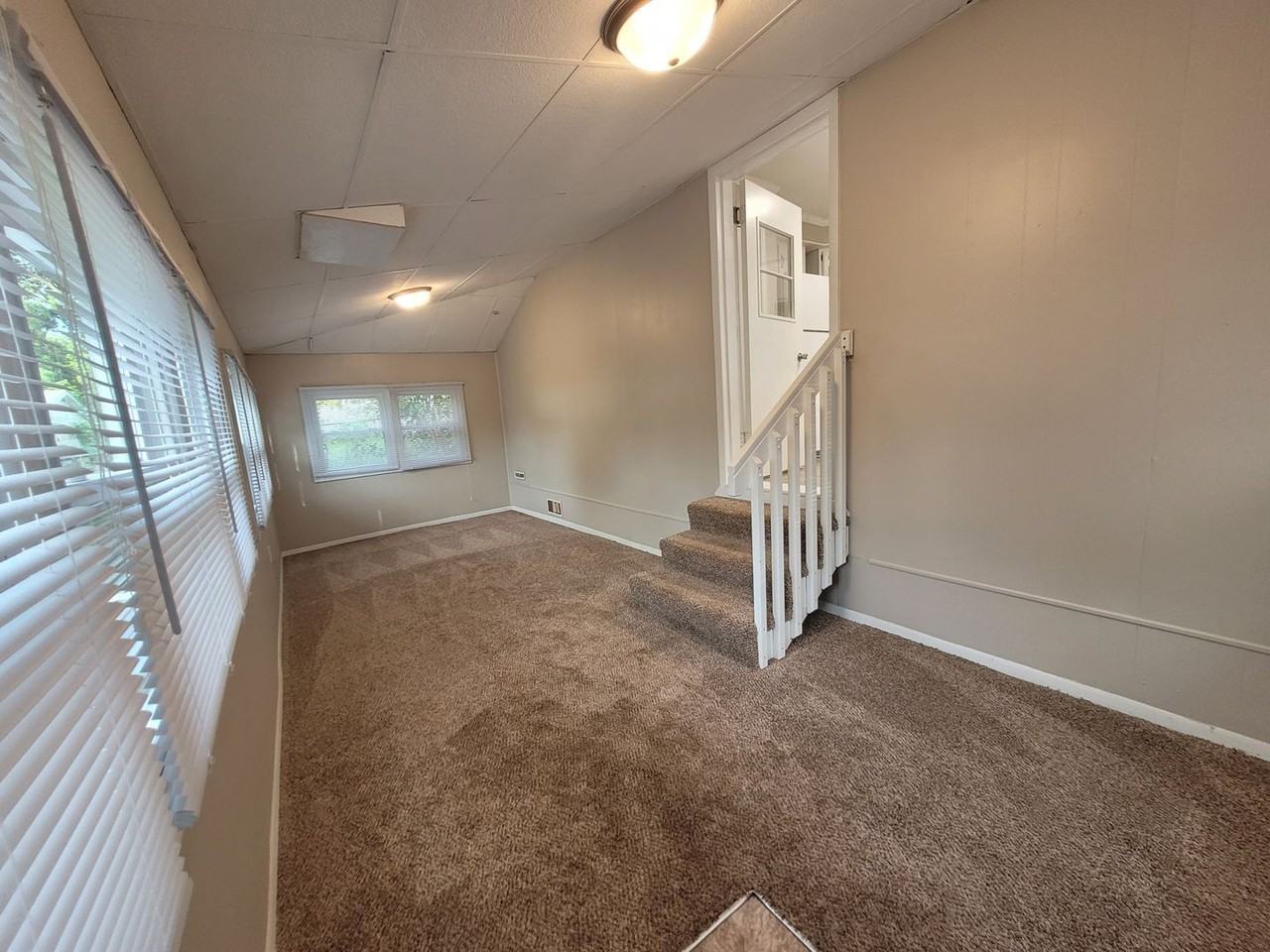 1112 Geil Ave - Photo 3 of 15