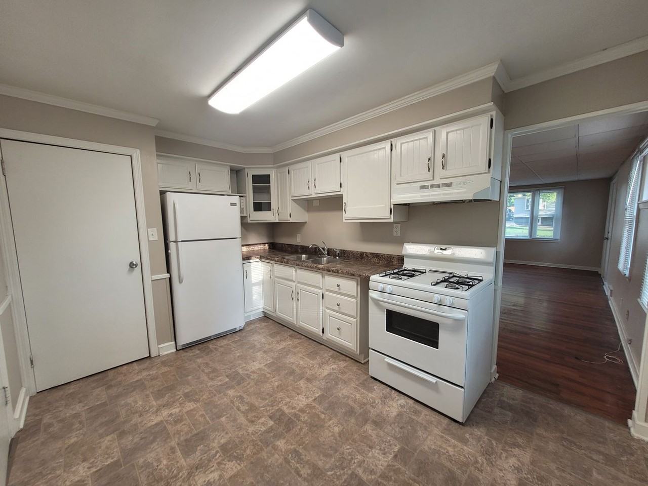 1112 Geil Ave - Photo 5 of 15