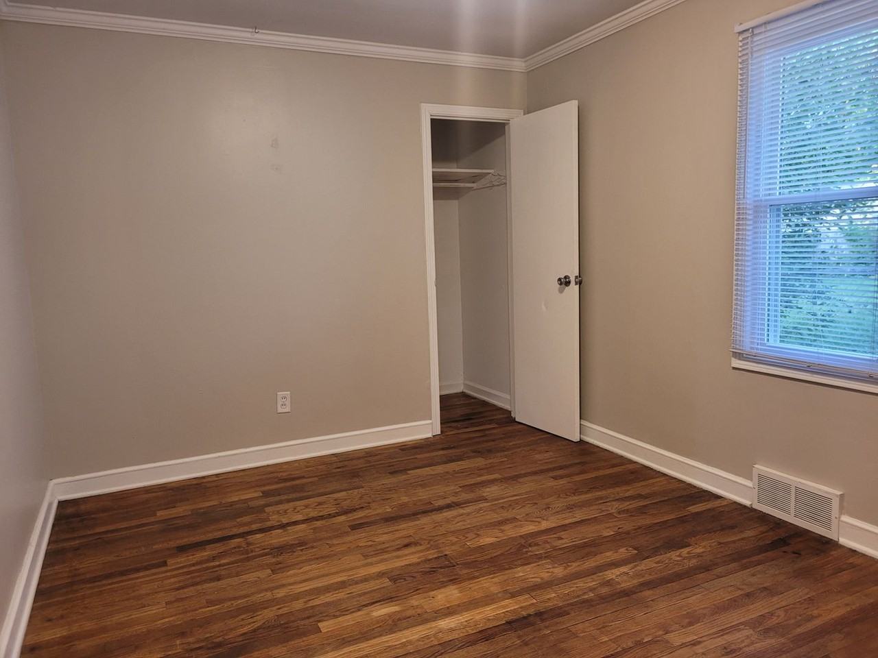 1112 Geil Ave - Photo 6 of 15