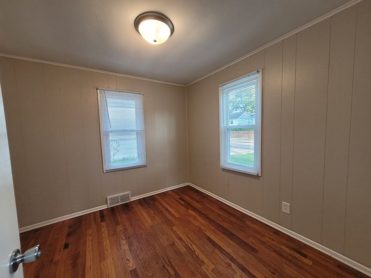 1112 Geil Ave - Photo 7 of 15