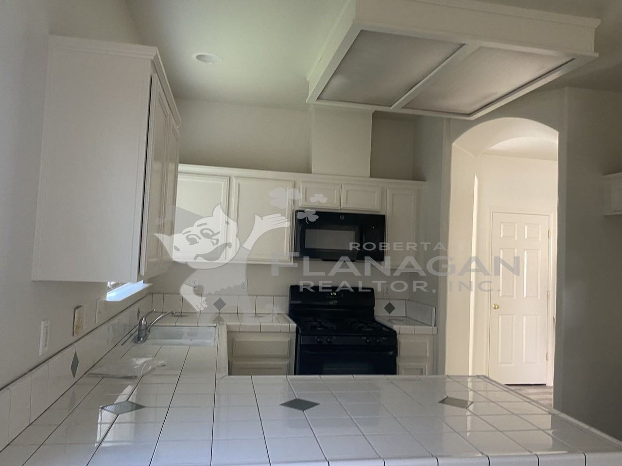 2103 Kennedy Ct - Photo 3 of 8