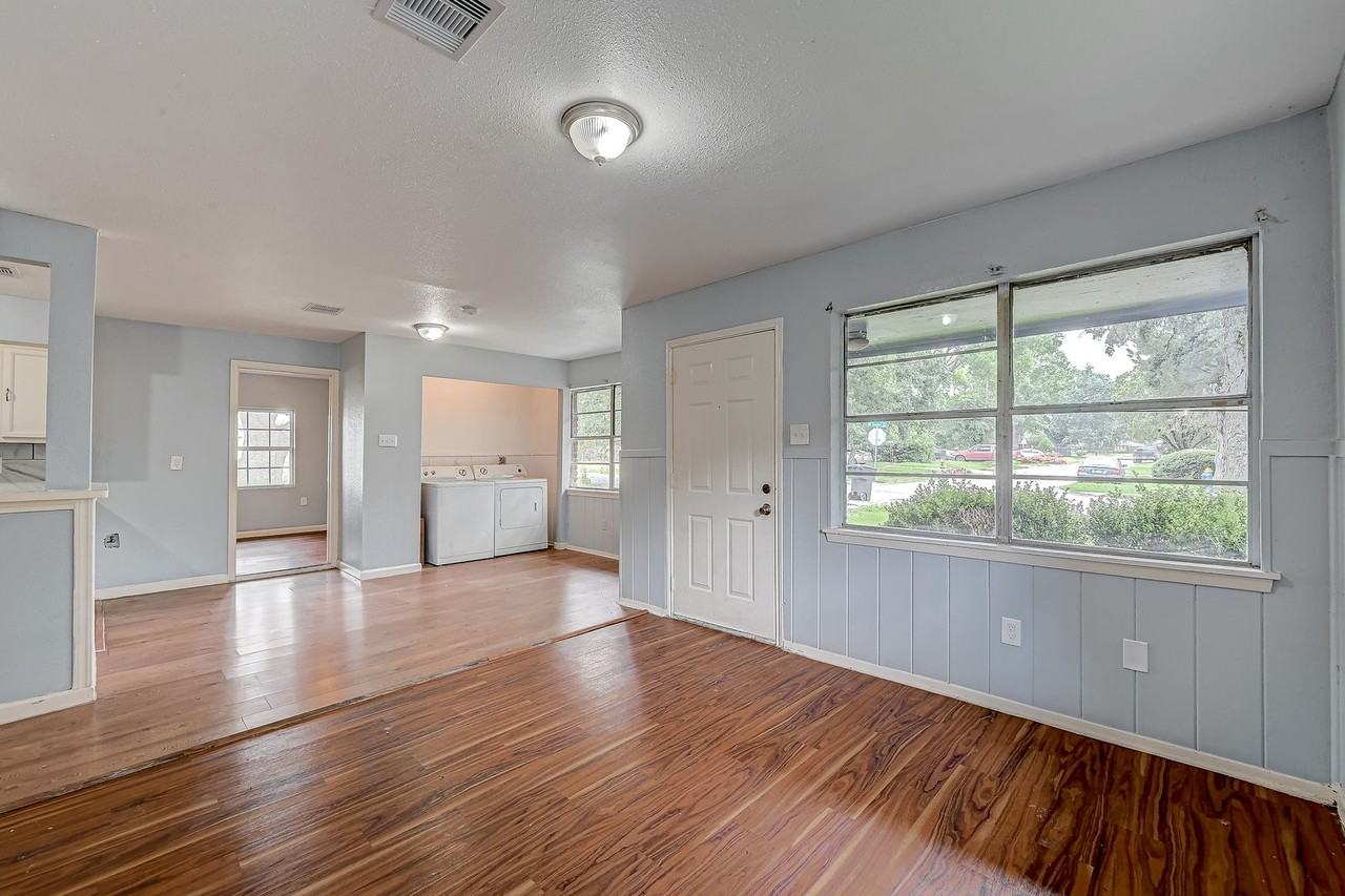 3406 Saint Benedict St - Photo 2 of 10