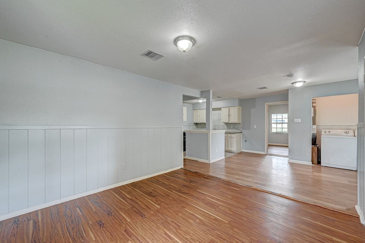 3406 Saint Benedict St - Photo 3 of 10