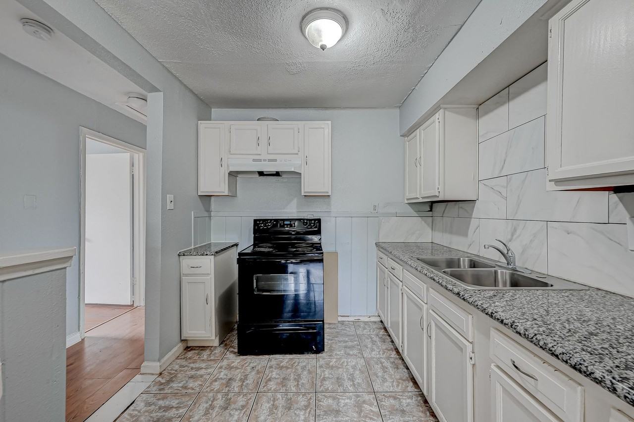 3406 Saint Benedict St - Photo 5 of 10