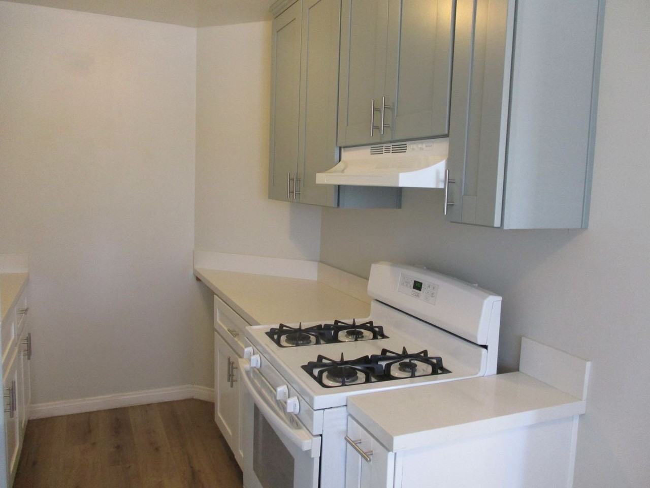 3854 Euclid Ave - Photo 5 of 12