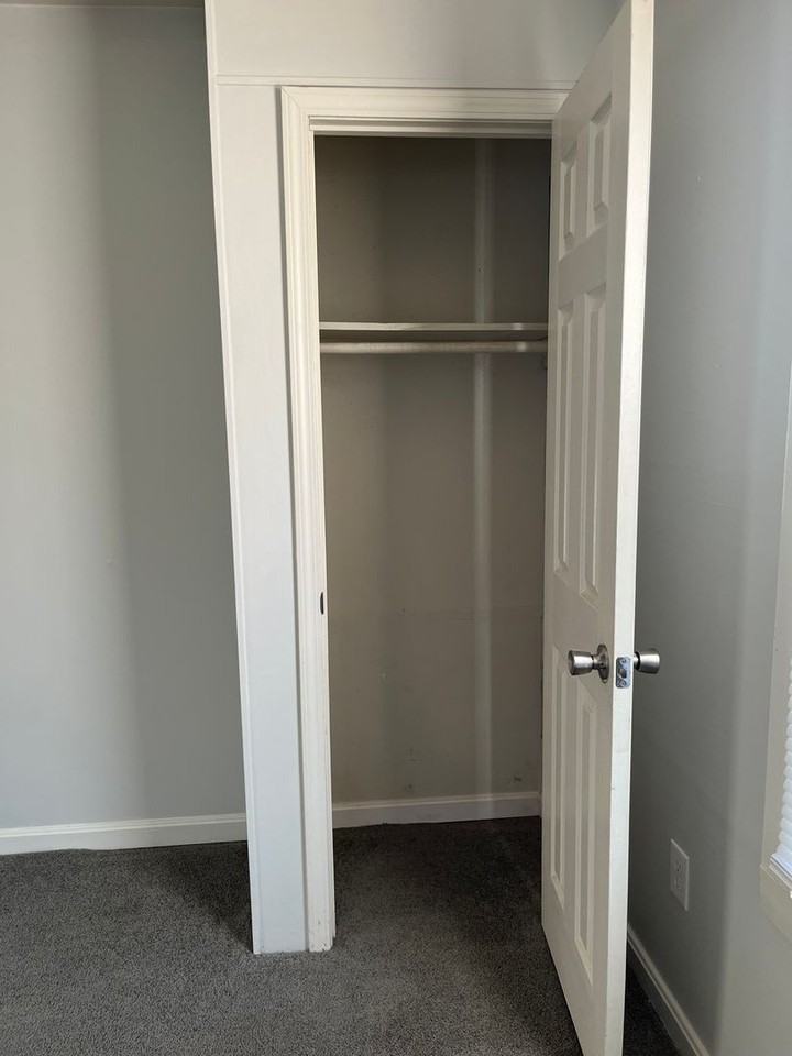 2322 Pollack Ave - Photo 5 of 23