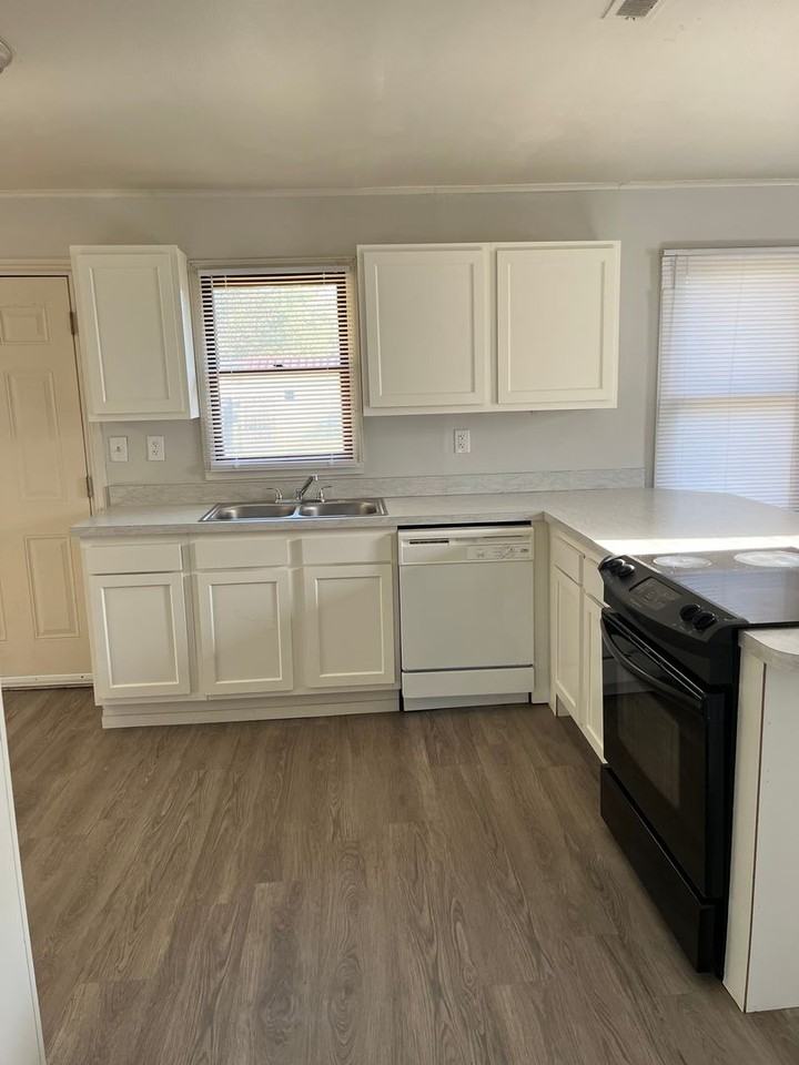 2322 Pollack Ave - Photo 6 of 23