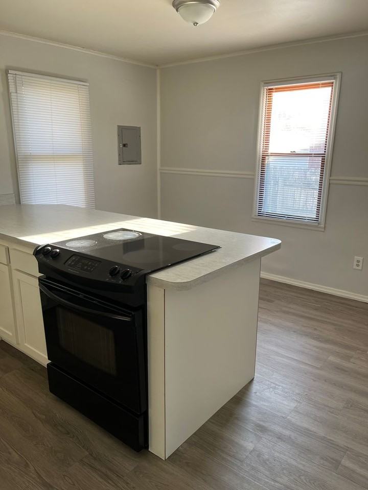 2322 Pollack Ave - Photo 7 of 23