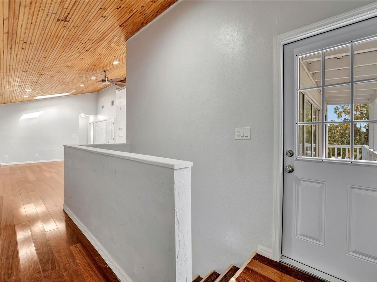 631 Harbor Ave - Photo 4 of 50