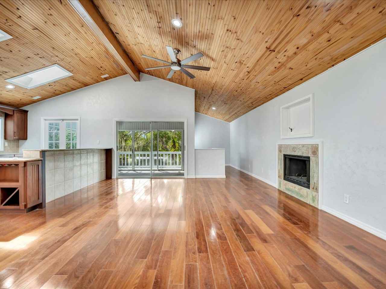 631 Harbor Ave - Photo 7 of 50