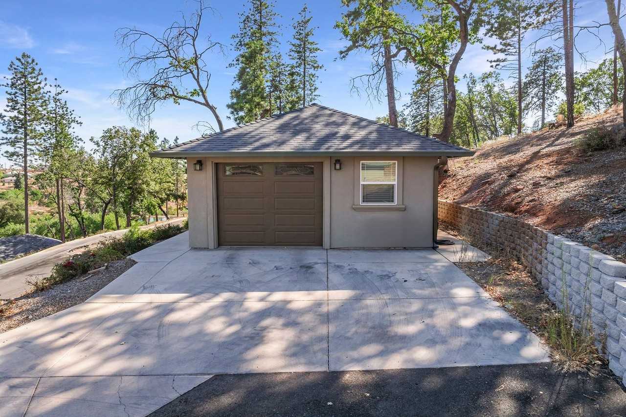 569 Valstream Dr - Photo 2 of 16