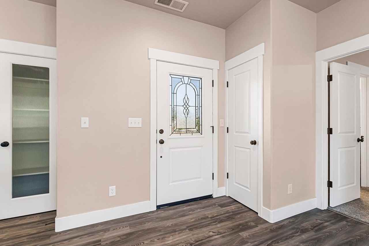 569 Valstream Dr - Photo 4 of 16